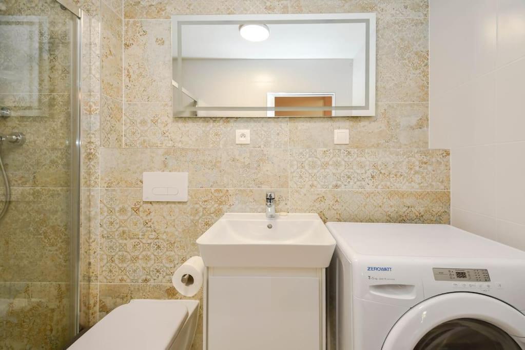 New Modern Apartment In City Center Pressburg Exterior foto
